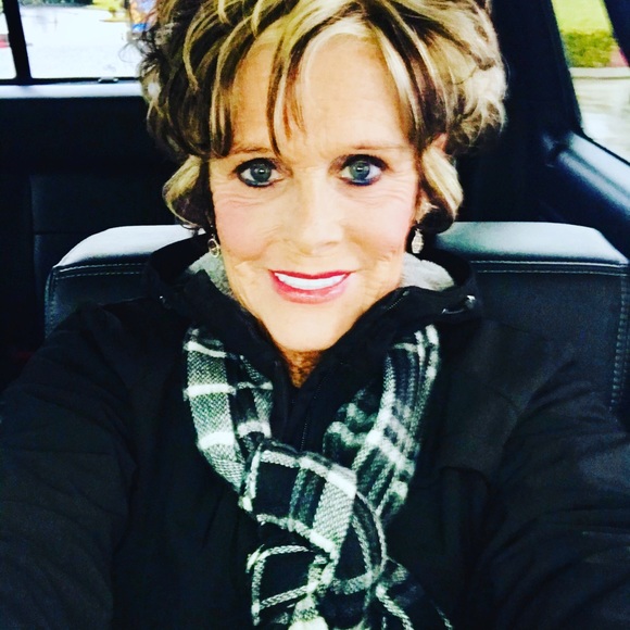 Meet your Posher, Sharon - Picture 4 of 8